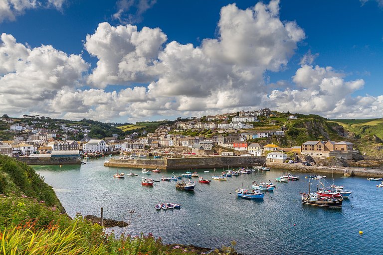 Cornwall ist ein malerisches HighlighCornwall ist bekannt für seine charmanten Fischerdörfer und seine reiche maritime Geschichte.