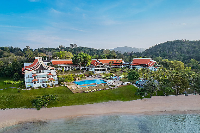 Panorama vom Hotelanlage mit direkter Strandlage